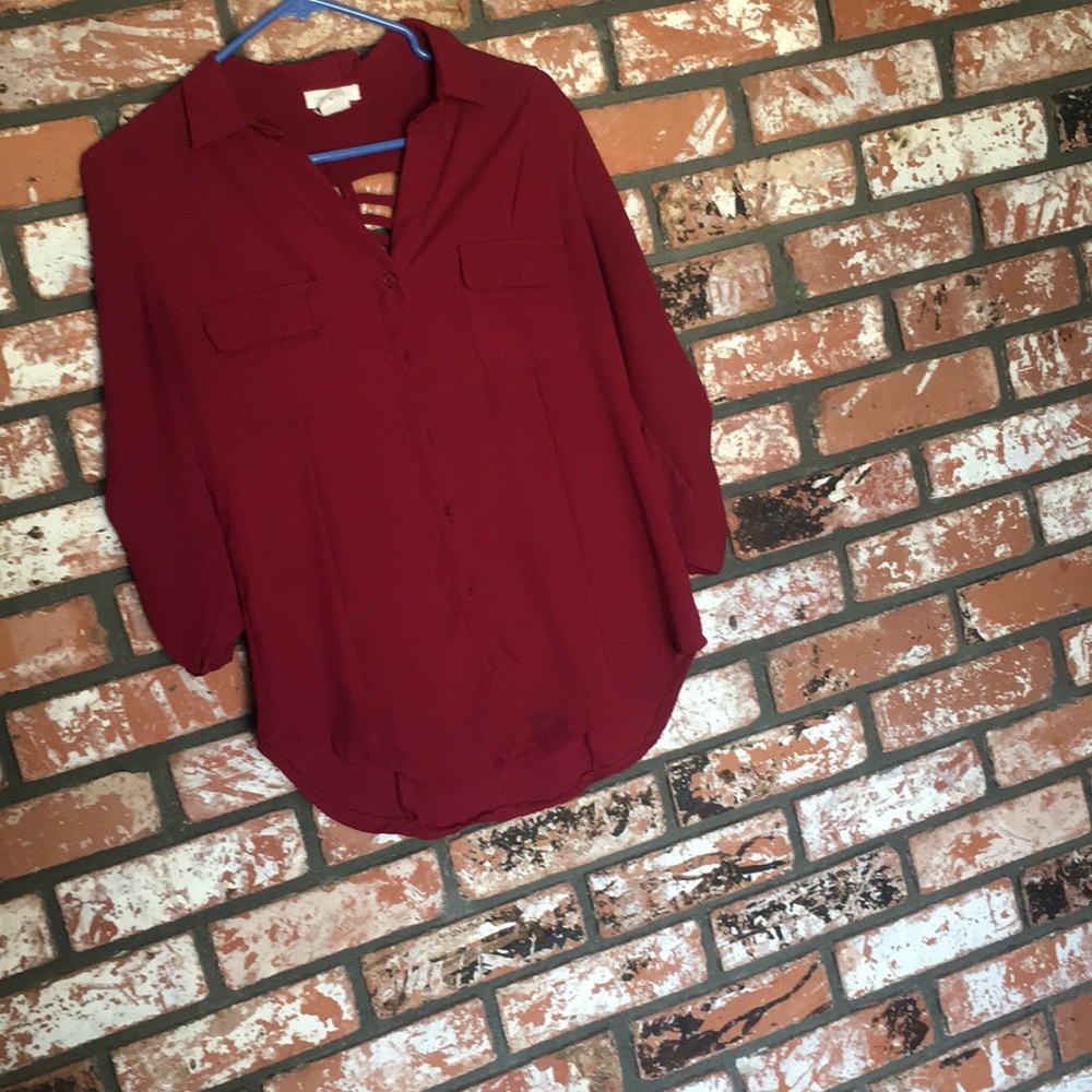 Maroon button down quarter sleeve dress shirt